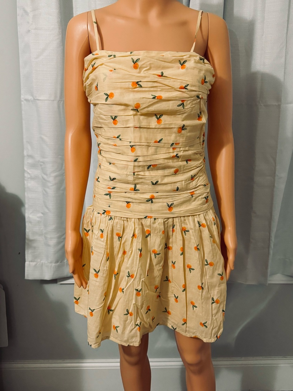 Adorable Japna size M fruit print peach color smocked sleeveless dress lined new